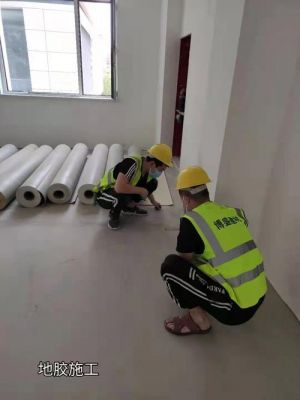 谁知道塑胶地板施工容易出现什么问题？塑胶地板空鼓怎么检查