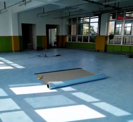 跑道地胶人工怎么铲除?普通教室地胶怎么清理干净-图2 跑道地胶人工怎么铲除?普通教室地胶怎么清理干净-图2