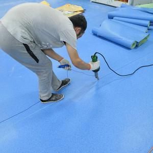 跑道地胶人工怎么铲除?普通教室地胶怎么清理干净-图3 跑道地胶人工怎么铲除?普通教室地胶怎么清理干净-图3