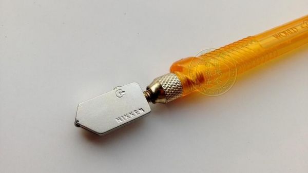 能用来割玻璃的刀是什么刀？日研玻璃刀怎么样
