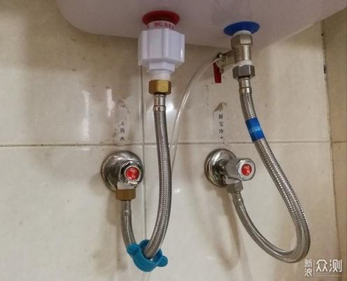 热水器后面有下水管怎么挂？厨房热水器怎么按图片