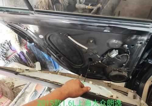 19年凌渡后门板怎么拆?大众凌渡副驾驶门板怎么拆-图3 19年凌渡后门板怎么拆?大众凌渡副驾驶门板怎么拆-图3