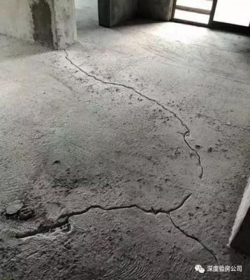 新房4楼地面楼板水泥开裂1毫米是不是质量问题？墙上有笔直裂缝怎么办