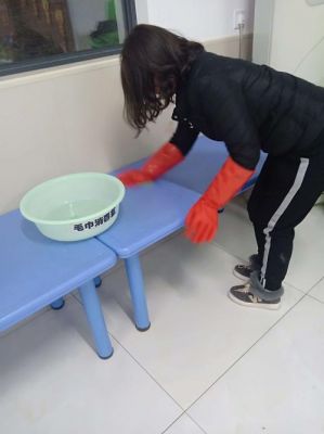 84消毒液可以和水汇合一起擦家具吗?84擦家具-图1 84消毒液可以和水汇合一起擦家具吗?84擦家具-图1