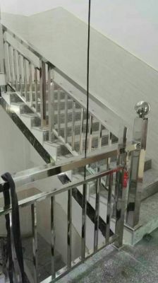 方管做楼梯扶手转弯怎么接？钢楼梯扶手拐弯怎么做