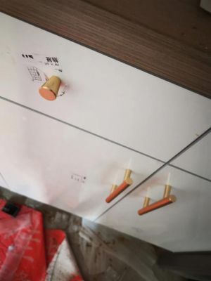 烤漆门板进水怎么修复?浴室柜门洗澡进水怎么办-图1 烤漆门板进水怎么修复?浴室柜门洗澡进水怎么办-图1