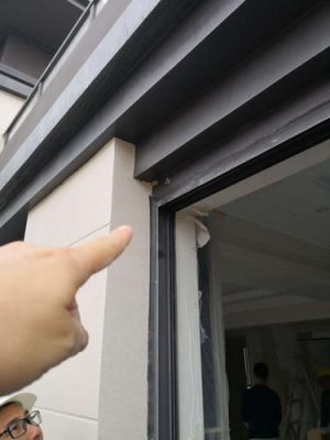 铝合金门窗是否要内外打胶?怎么在铝合金门窗上装东西-图3 铝合金门窗是否要内外打胶?怎么在铝合金门窗上装东西-图3