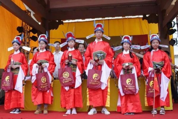 年少成名坐华堂什么意思?华美殿堂家具-图1 年少成名坐华堂什么意思?华美殿堂家具-图1