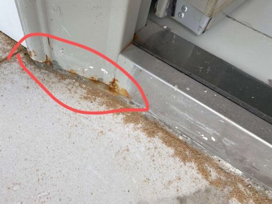 防盗门的门槛生锈了该怎么办?防盗门门板生绣腐蚀怎么处理-图1 防盗门的门槛生锈了该怎么办?防盗门门板生绣腐蚀怎么处理-图1