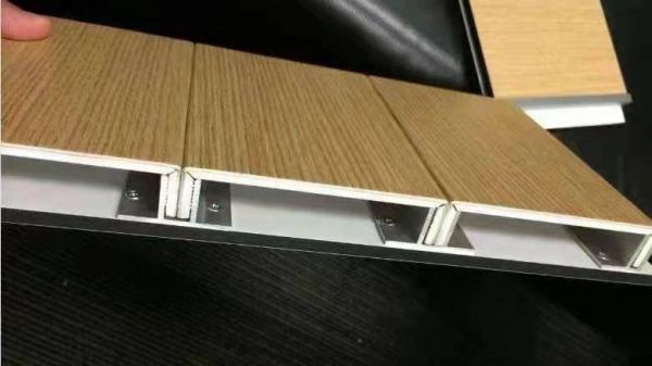 彩钢房人字架的做法？铝方管怎么固定在铝单板上
