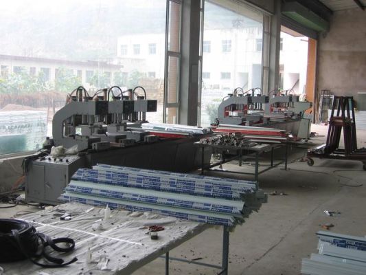 开一个铝合金门窗加工部都需要什么工具?铝合金门窗厂怎么开拓市场-图2 开一个铝合金门窗加工部都需要什么工具?铝合金门窗厂怎么开拓市场-图2