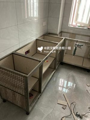 厨房吊柜门里面的薄膜怎么撕掉？橱柜门板薄膜难撕怎么办