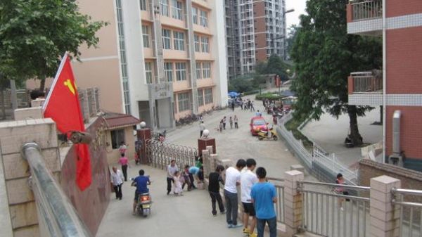 081中学怎么样?体育馆到繁华中学怎么走-图2 081中学怎么样?体育馆到繁华中学怎么走-图2