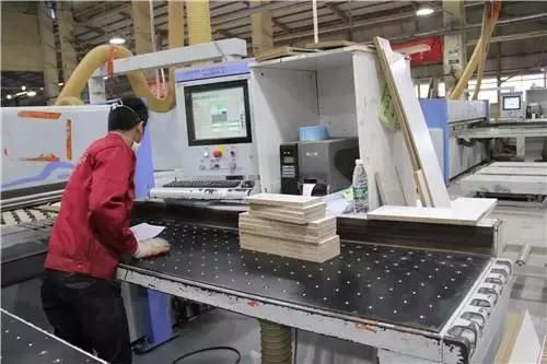 欧派家人衣架那里生产?东莞家具厂开料工招聘-图1 欧派家人衣架那里生产?东莞家具厂开料工招聘-图1