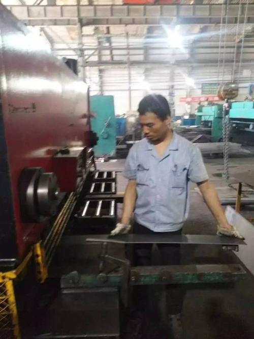 家具厂开料工算不算技术工?家具厂招聘下料工-图2 家具厂开料工算不算技术工?家具厂招聘下料工-图2