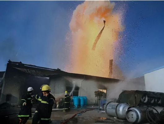 家具厂里面满是粉尘,有害气体,举报应归什么部门受理?家具厂 粉尘爆炸-图3 家具厂里面满是粉尘,有害气体,举报应归什么部门受理?家具厂 粉尘爆炸-图3