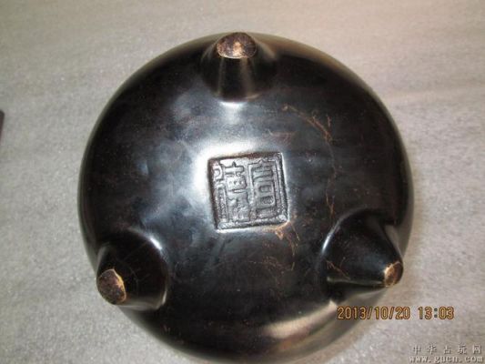 哪位大神知道这只铜香炉的落款是什么?这只铜香炉市场价格大概多少?先谢了?宫廷名匠家具是大牌吗-图2 哪位大神知道这只铜香炉的落款是什么?这只铜香炉市场价格大概多少?先谢了?宫廷名匠家具是大牌吗-图2