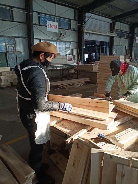 家具厂包装工累吗?家具厂女工做什么-图1 家具厂包装工累吗?家具厂女工做什么-图1
