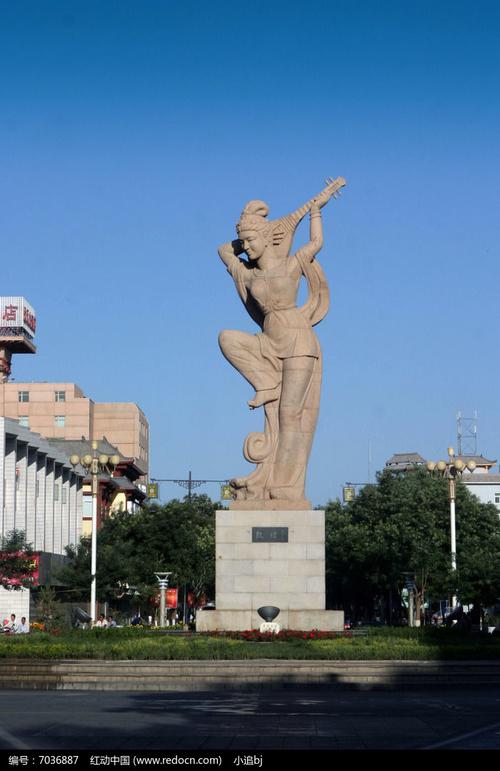 沈阳北站，广场上的那个雕塑叫什么名字啊？沈阳市飞天家具厂