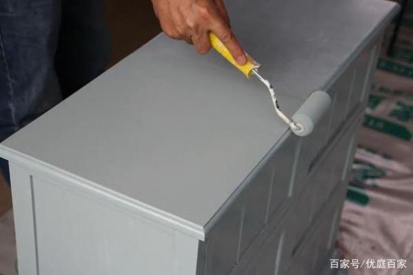 家具表面摸起来黏黏的是油漆没有做好吗?家具漆面不光滑-图3 家具表面摸起来黏黏的是油漆没有做好吗?家具漆面不光滑-图3