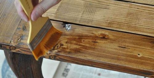 家具表面摸起来黏黏的是油漆没有做好吗?家具漆面不光滑-图1 家具表面摸起来黏黏的是油漆没有做好吗?家具漆面不光滑-图1