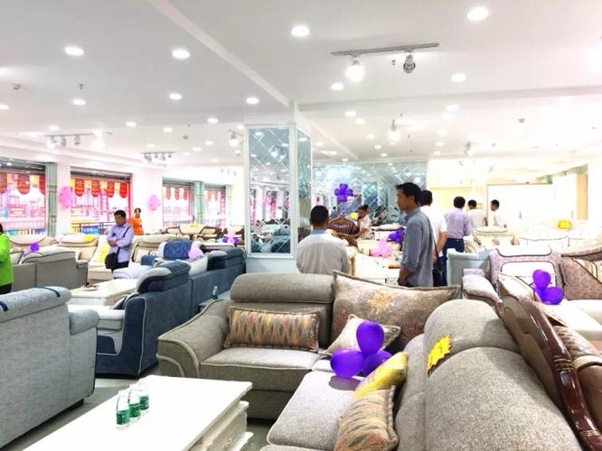 泸州市西南商贸城哪里有卖行李箱的？泸州哪里卖家具