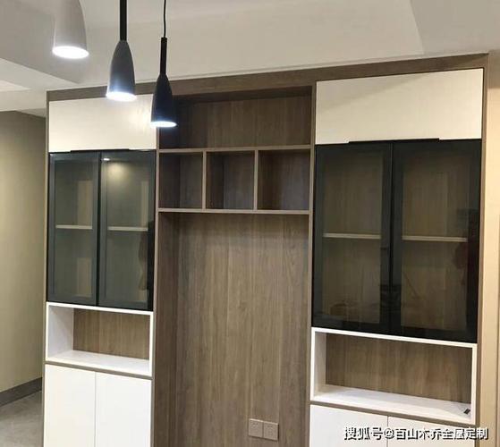 胡桃色柜体白色门怎么搭配卧室门？白色门配黑胡桃色家具
