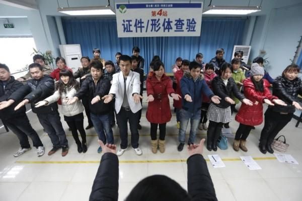 武汉有哪些厂招40岁以上的工人？武汉户外家具招聘