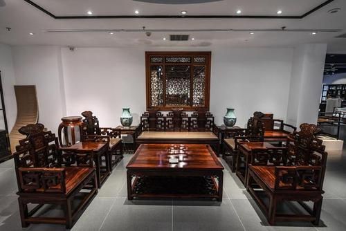 全国哪儿红木家具市场最大？花园村红木家具市场