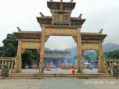 悦城龙母庙正门的对联是五灵福地?粤府家具-图1 悦城龙母庙正门的对联是五灵福地?粤府家具-图1