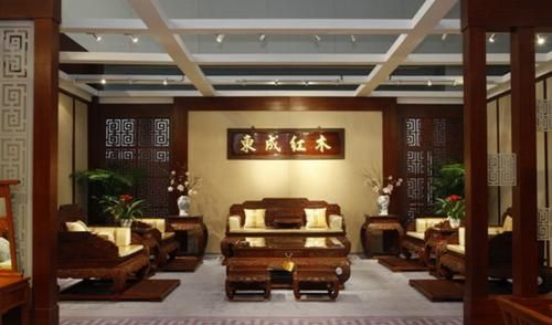 买红木家具是要样品好还是新的好？红木家具展厅效果图