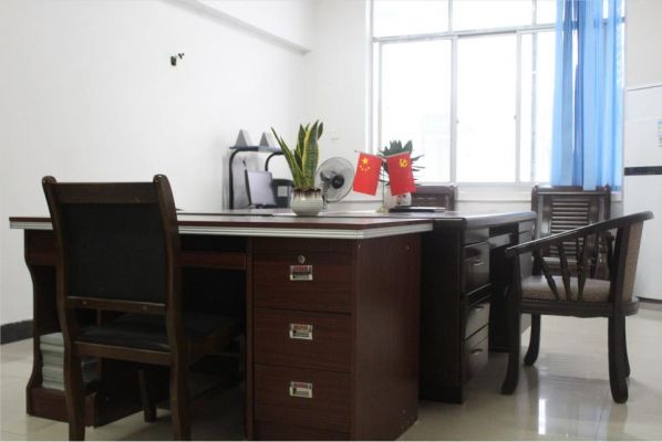 花梨木家具5件套多少钱？三亚办公家具批发价格